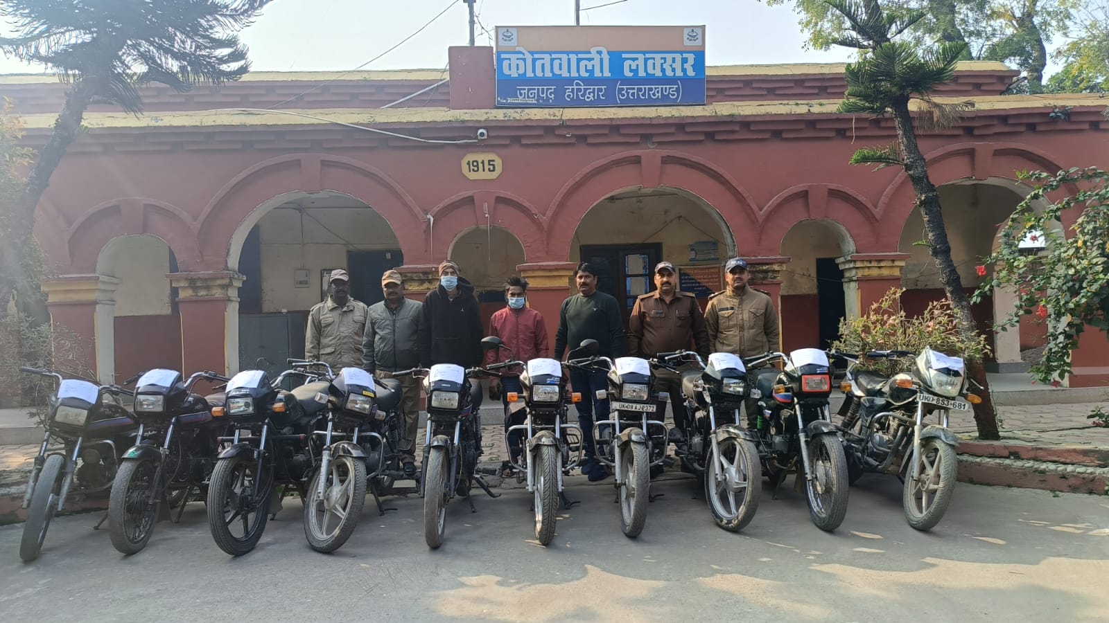 10 stolen motorcycles, आज फिर पकडी दो चोर सहित 10 चोरी की मोटरसाइकिलें