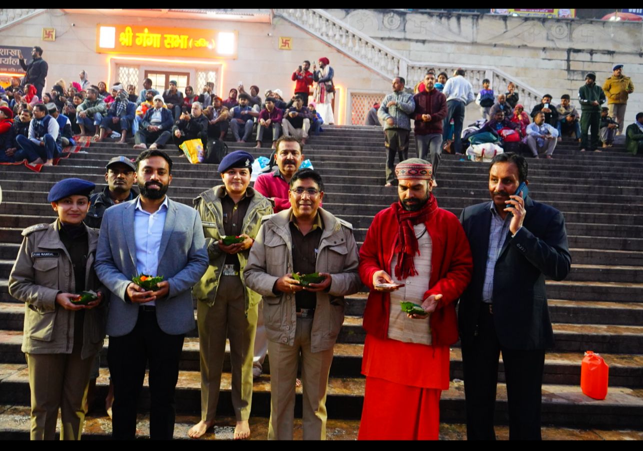 Makar Sankranti,परम्परागत रूप से 14 जनवरी को मकर संक्रांति मनाने वालों ने आज किया गंगा।