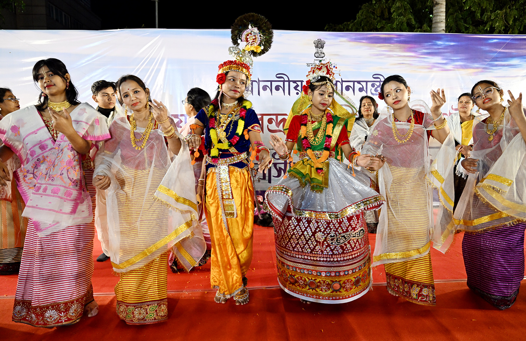 Prime Minister in guwahati, प्रधानमंत्री के गुवाहाटी में विभिन्न परियोजनाओं की शिलान्यास, उद्घाटन और लोकार्पण किया।