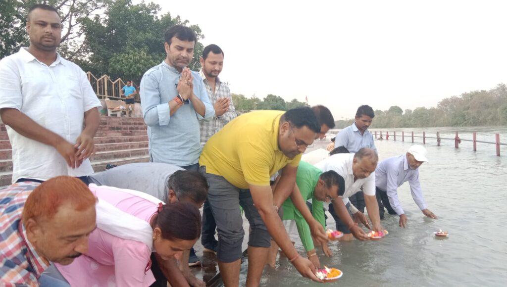 कुवैत अग्निकांड में मारे गए लोगों और चारधाम बस दुर्घटना में मृतकों की शांति को किया दीपदान