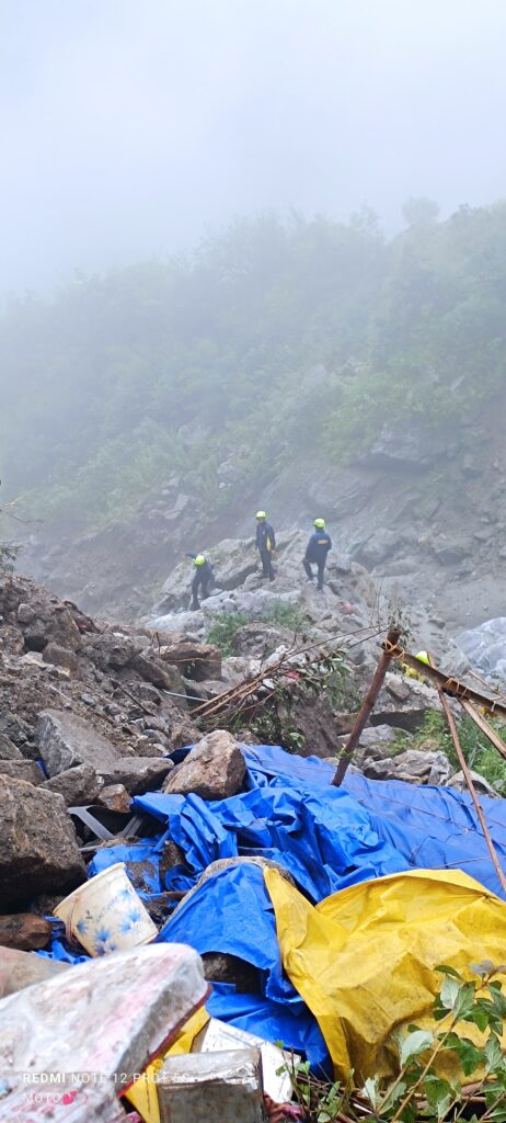 Kedarnath update, एसडीआरएफ ने 350 से अधिक स्थानीय लोगों को गौरीकुंड से किया रेस्क्यू