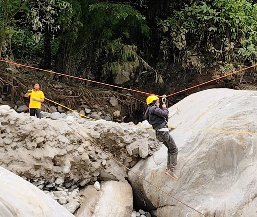 Kedarnath update, एसडीआरएफ ने 350 से अधिक स्थानीय लोगों को गौरीकुंड से किया रेस्क्यू