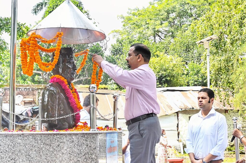 Pandit Govind Ballabh Pant, "भारत रत्न पंडित गोविंद बल्लभ पंत के योगदान को हमेशा याद रखा जाएगा"- जिलाधिकारी कर्मेंद्र सिंह