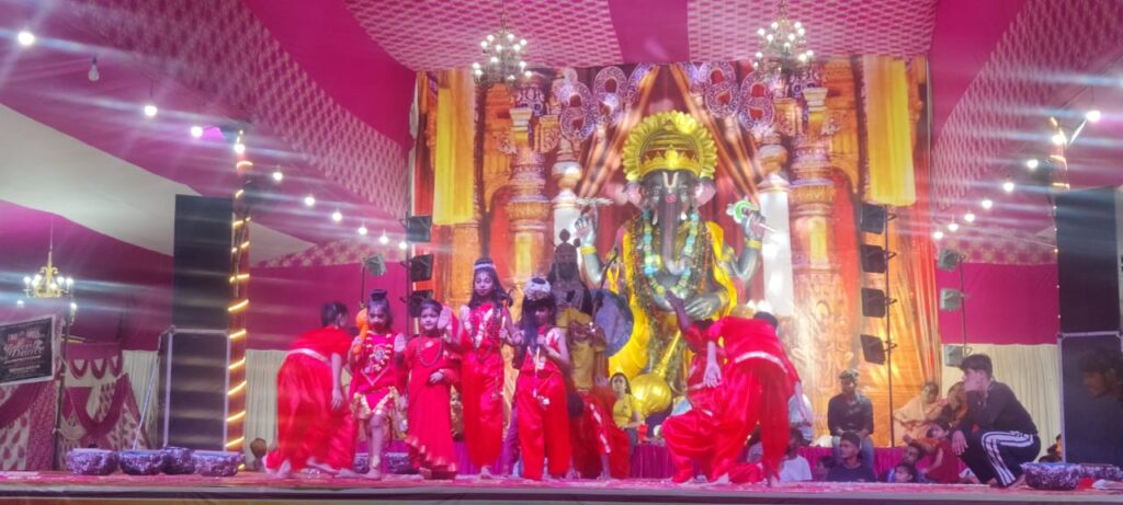 Grand aarti, हरिद्वार के वरिष्ठ पत्रकारों ने की पंचपुरी के राजा की महाआरती।