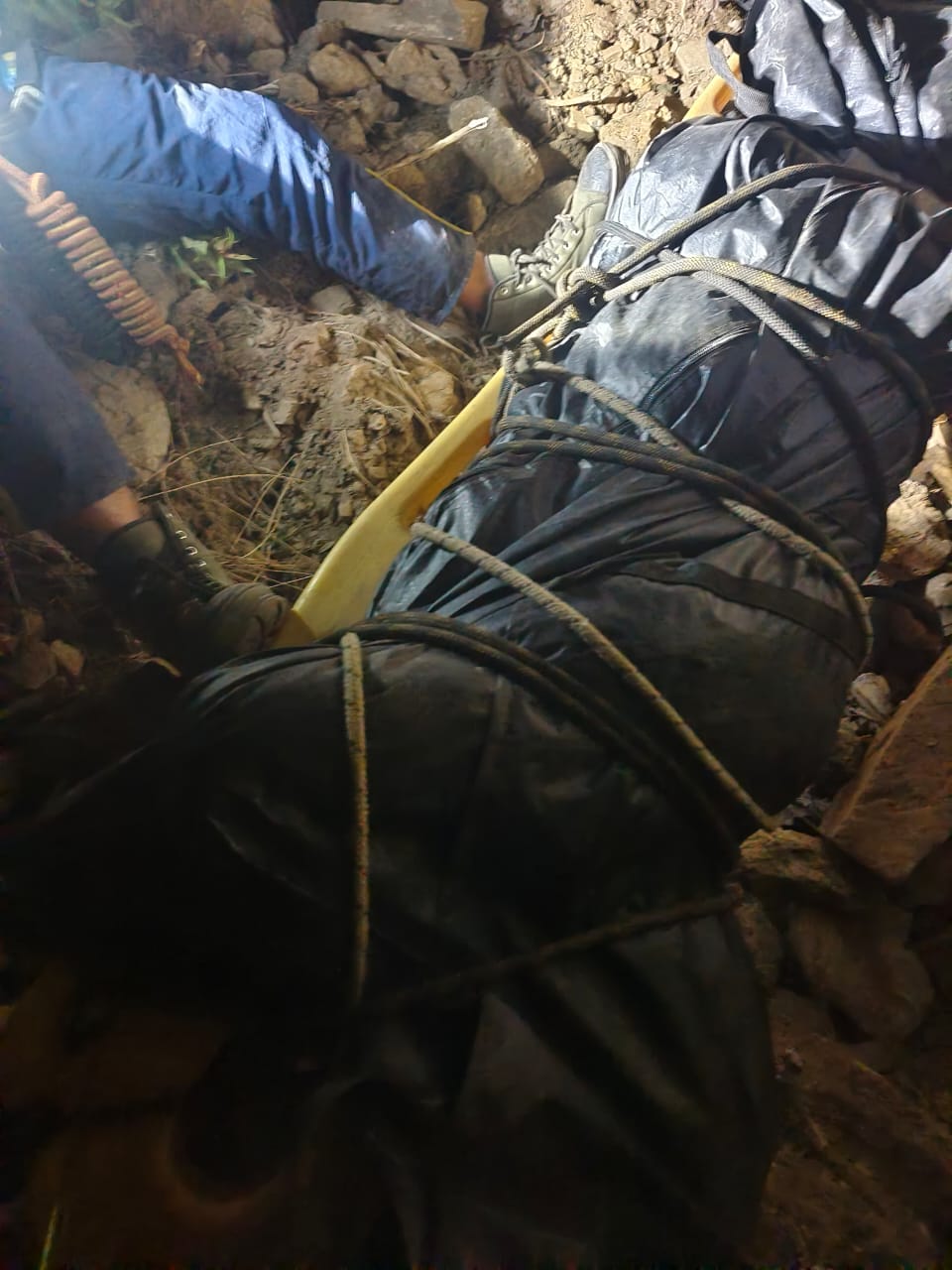One dead,टिहरी तोताघाटी के पास यूटिलिटी खाई में गिरी एक की मौत, एक घायल |