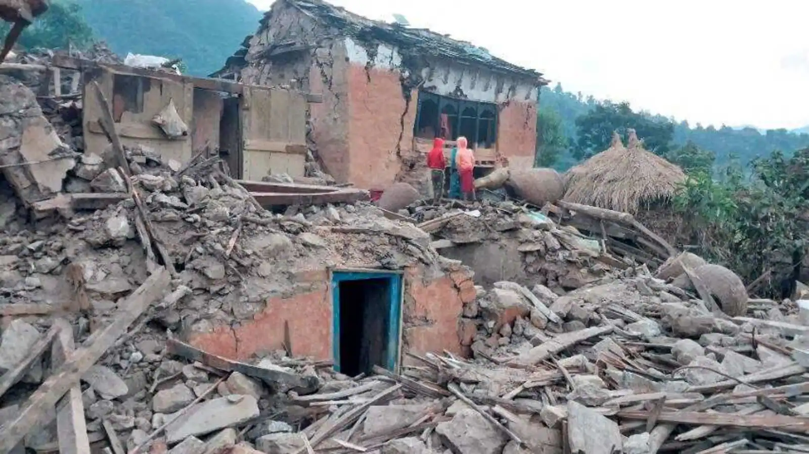 earthquake,श्रीमहंत रविंद्रपुरी महाराज ने नेपाल में आए भूकंप में मारे गए लोगों की आत्मशांति के लिए की प्रार्थना|