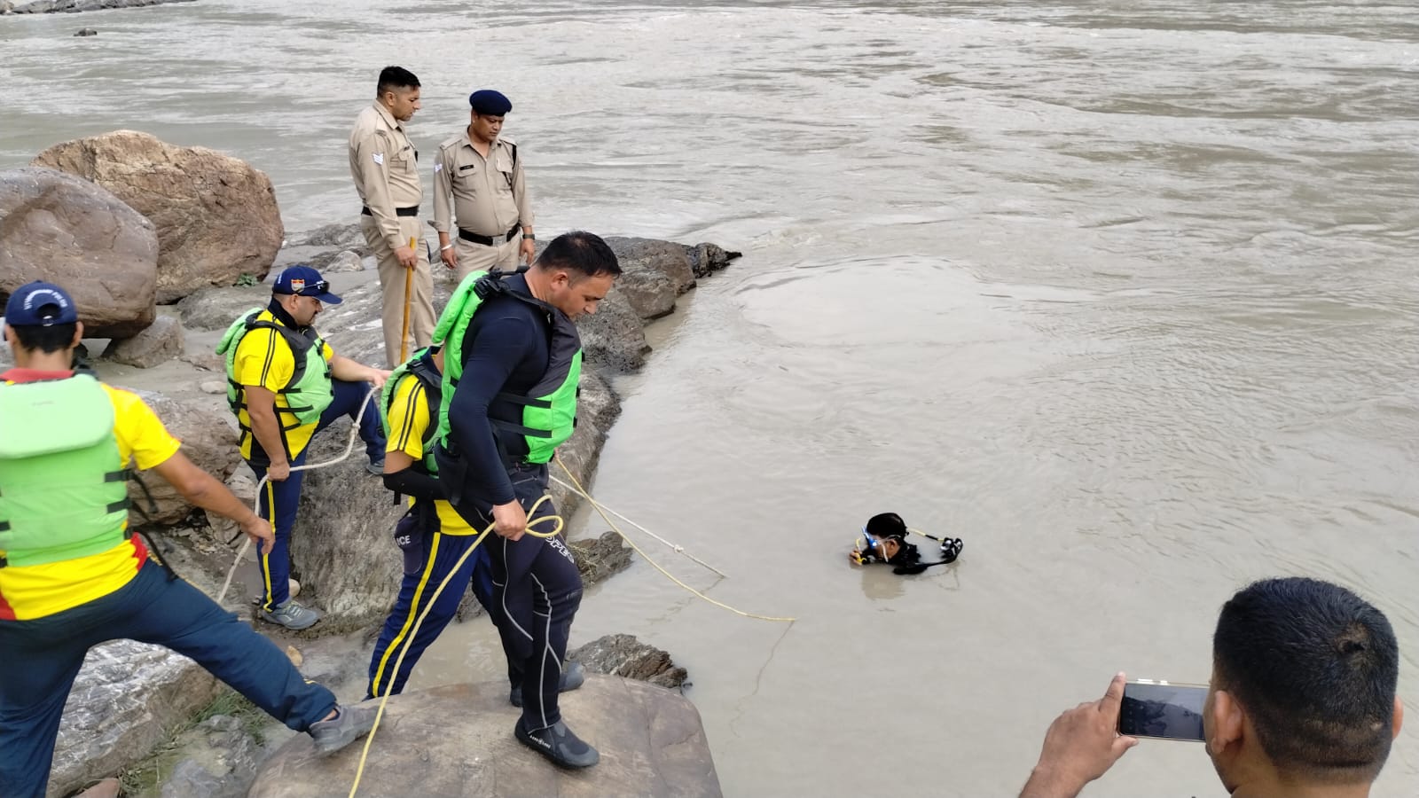 Rishikesh- A young man and a woman drowned in the Ganga