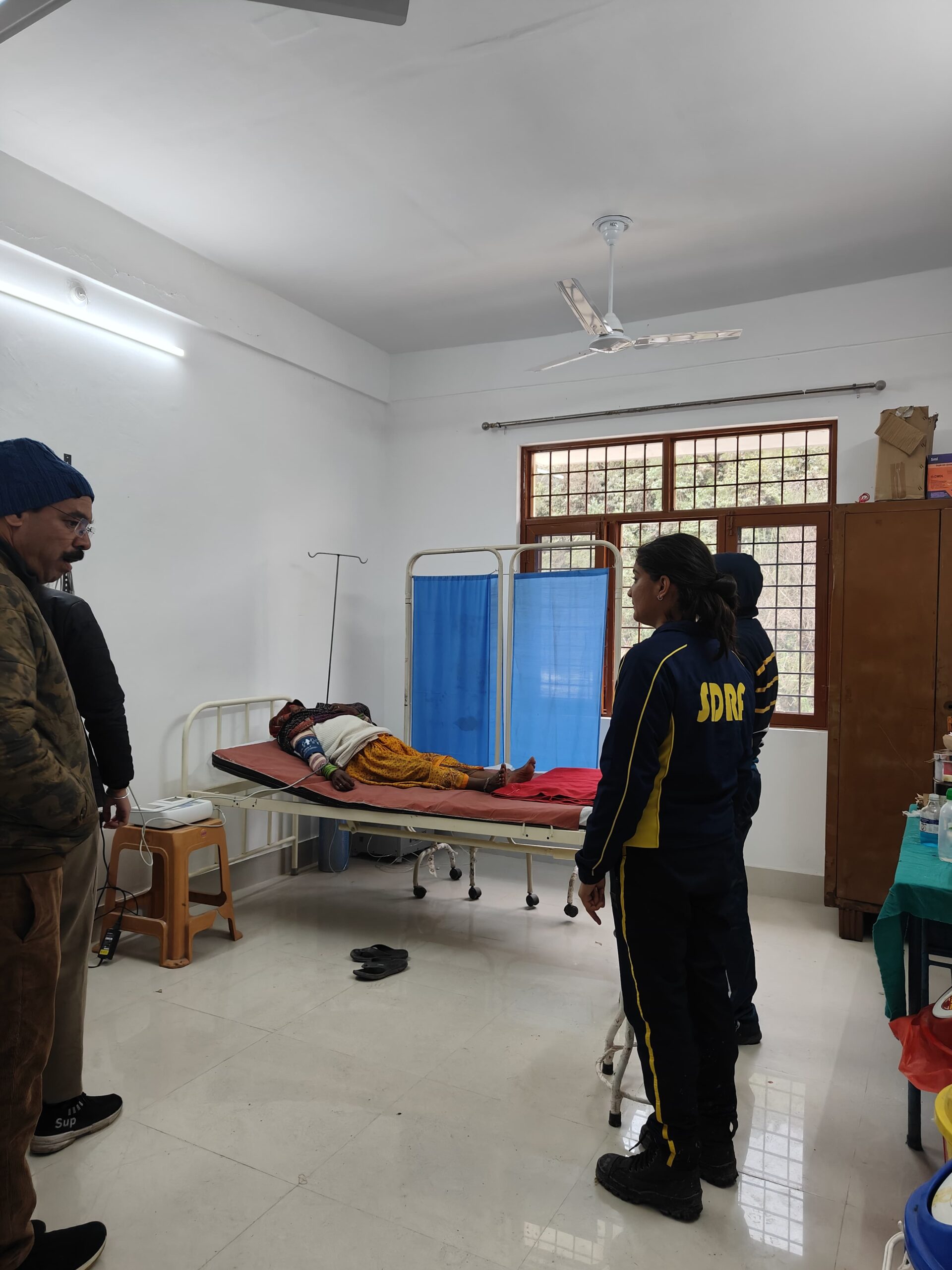 Char dham, यमुनोत्री धाम जा रही 59 वर्षीय महिला हाइपोथर्मिया की शिकार, बेहोश, आक्सीजन लेवल कम होने के कारण एक अन्य यात्री बेहोश ।