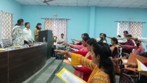 संयुक्त मजिस्ट्रेट गौरी प्रभात ने दिलाई पद और गोपनीयता की शपथ