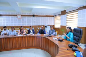 जिलाधिकारी ने किसानों को आधुनिक कृषि पद्धतियों से जोड़ने के लिए दिए प्रशिक्षण कार्यक्रम आयोजित करने के निर्देश