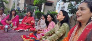 Karwachauth,करवा चौथ का व्रत पूजन कर सुहागन स्त्रियों ने आजीवन सुहाग और सौम्य की कामना की।
