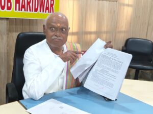 फर्जी तरीके से ट्रस्ट बनाकर आश्रम की संपत्ति हड़पने का आरोप लगाया