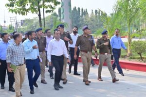 राष्ट्रपति के प्रस्तावित दौरे की तैयारियों को लेकर पतंजलि विश्वविद्यालय पहुॅचकर जिलाधिकारी एवं वरिष्ठ पुलिस अधीक्षक ने लिया तैयारियों का जायज़ा