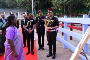 राष्ट्रपति ने राष्ट्रपति निकेतन में फुट ओवर ब्रिज और घुड़सवारी क्षेत्र का किया लोकार्पण