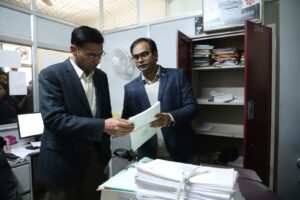 डीएम का औचक निरीक्षण, सब रजिस्ट्रार कार्यालय ऋषिकेश में गंभीर अनियमितताएं उजागर; कड़ा एक्शन तय