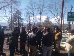 चोपता क्षेत्र में टैक्सी संचालकों द्वारा ओवरचार्जिंग पर प्रशासन सख्त