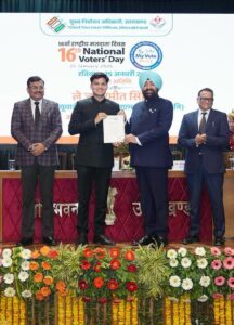 राष्ट्रीय मतदाता दिवस पर रुद्रप्रयाग को ‘स्टेट बेस्ट इलेक्ट्रोरल प्रैक्टिसेज अवॉर्ड–2026’ से नवाजा गया