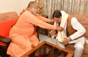 धामी एवं मध्य प्रदेश के मुख्यमंत्री ने हरिद्वार के कनखल स्थित जगतगुरु आश्रम पहुंचकर शिष्टाचार भेंट की