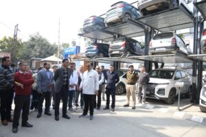 डीएम का कोरोनेशन निरीक्षण; पैथोलॉजी का समय 1 घंटे बढा; अनुबन्धित चंदन लैब की 24 घंटे उपस्थिति की पिछले 03 माह की रिपोर्ट तलब