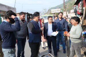 तिलवाड़ा बाजार में जिलाधिकारी का स्थलीय निरीक्षण, एनएच पर हो रहे कार्यों का लिया जायजा