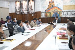 जिलाधिकारी ने की मुख्यमंत्री पोर्टल पर दर्ज शिकायतों की समीक्षा