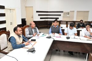 राष्ट्रीय स्वास्थ्य मिशन के तहत संचालित योजनाओं का लाभ पात्र व्यक्ति तक उपलब्ध कराने के लिए योजनाओं का सही ढंग से क्रियान्वयन किया जाएं : जिलाधिकारी