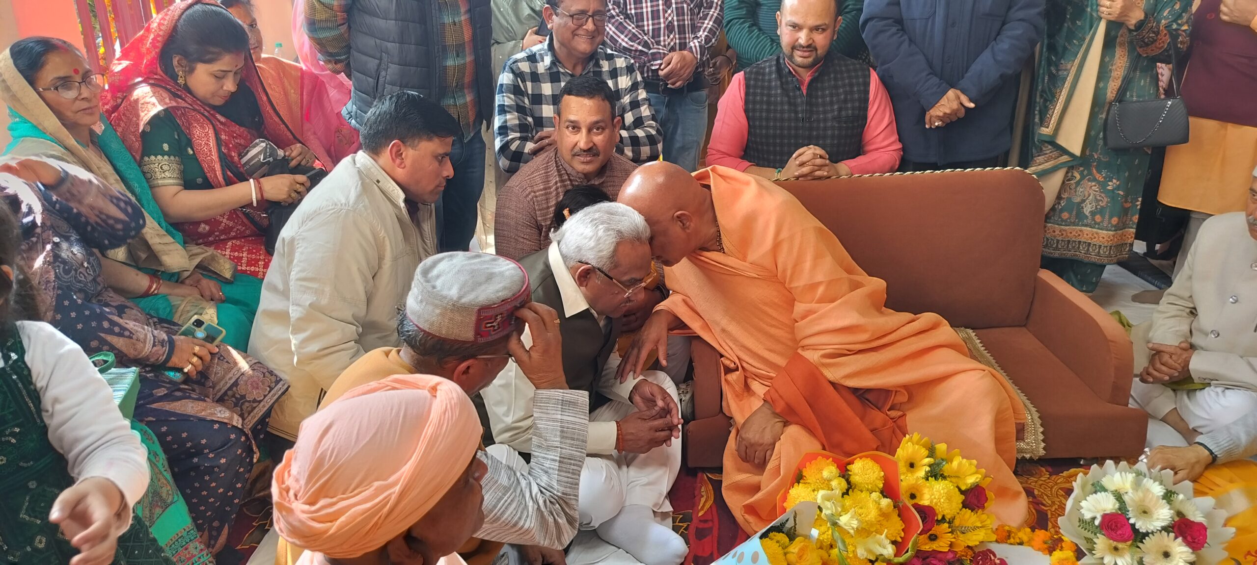 नगर विधायक से आचार्य की कनबतियां 