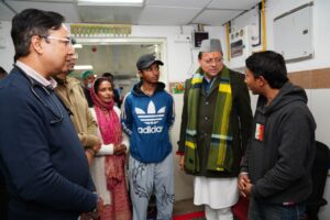 देर रात दून मेडिकल कॉलेज चिकित्सालय पहुंचे मुख्यमंत्री धामी, मरीजों को उपलब्ध कराई जा रही सुविधाओं का किया निरीक्षण