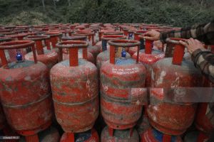 गैस गोदामों में घरेलू गैस सिलेंडरों की पर्याप्त मात्रा उपलब्ध: फिंचा राम चौहान