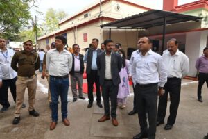 जिलाधिकारी मयूर दीक्षित ने किया तहसील रूड़की का निरीक्षण