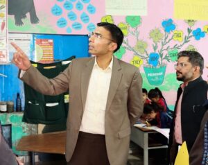 जिले के सरकारी स्कूलों को मिली डिजिटल रफ्तार; सभी 168 विद्यालयों में पंहुचे स्मार्ट टीवी; स्मार्ट टीवी इंस्टालेशन कार्य प्रारंभ