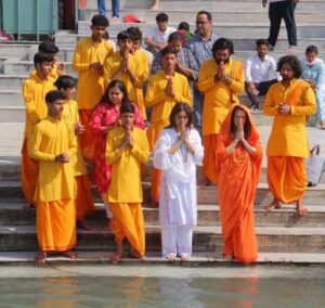 परमार्थ निकेतन गंगा तट पर अभिनेत्री भूमि पेडनेकर का भावपूर्ण आध्यात्मिक अनुभव