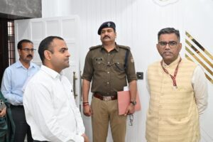 आपदा प्रबन्धन के लिए जनपद में किए जा रहे कार्यों की सचिव राष्ट्रीय आपदा प्रबंधन प्राधिकरण मनीष भारद्वाज ने की समीक्षा बैठक