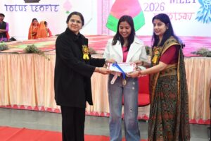 नकारात्मक सोच व्यक्ति के विकास में बाधक होती है