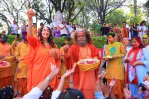 होली का दिव्य उल्लास प्रत्येक हृदय में सदा बना रहे और जीवन प्रेम, प्रकाश और प्रगति के रंगों से निरंतर खिलता रहे : स्वामी चिदानन्द सरस्वती