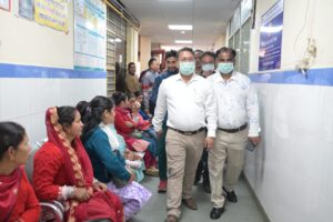 जिला अस्पताल रुद्रप्रयाग का जिलाधिकारी ने किया औचक निरीक्षण, मरीजों व तीमारदारों से ली व्यवस्थाओं की जानकारी, स्वच्छता व बेहतर सेवाओं के दिए निर्देश