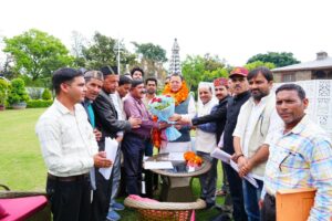 दिवारीखौल जोखणी मोटर मार्ग की वित्तीय स्वीकृति के लिये क्षेत्रीय जनप्रतिनिधियों ने मुख्यमंत्री का जताया आभार