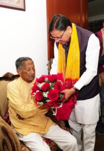 मुख्यमंत्री ने पूर्व मुख्यमंत्री मेजर जनरल भुवन चंद्र खंडूड़ी (से.नि) से देहरादून स्थित उनके आवास में मुलाकात कर होली की शुभकामनाएं दीं