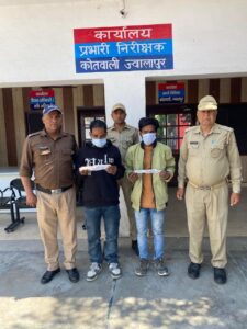 रात के अंधेरे में चाकू लेकर घूम रहे दो संदिग्ध को पुलिस ने दबोचा