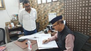 जिला प्रशासन की कार्रवाई जारी; डोईवाला व विकासनगर में व्यावसायिक प्रतिष्ठानों से 09 घरेलू गैस सिलेंडर जब्त