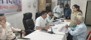 जनपद वासियों की समस्याओं के उद्देश्य से जिलाधिकारी के निर्देशन में सभी तहसीलों में माह के प्रथम मंगलवार को आयोजित किया गया तहसील दिवस