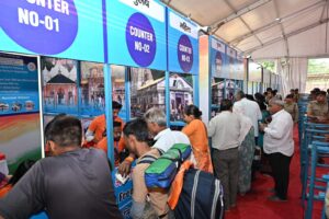 चार धाम यात्रा को सुगम, सुरक्षित एवं सुव्यवस्थित ढंग से संचालित करने के लिए ऋषिकुल मैदान यात्री पंजीकरण केंद्र से चारधाम यात्रा के लिए यात्रियों का ऑफलाइन पंजीकरण शुरू