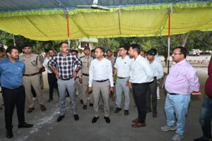 जिलाधिकारी एवं वरिष्ठ पुलिस अधीक्षक नवनीत सिंह भुल्लर ने निरीक्षण कर उपलब्ध सुविधाओं एवं व्यवस्थाओं का लिया जायजा