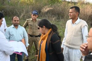 आईएचईटी परिसर में बहुउद्देशीय हाल, इंडोर गेम्स एवं सभागार के स्थायी निर्माण कार्यो का डीएम ने किया निरीक्षण