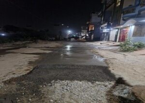 सिवरेज के लिए खोदी गई सड़कों को त्वरित गति से ठीक करने के लिए दिन- रात किया जा रहा है निमार्ण कार्य