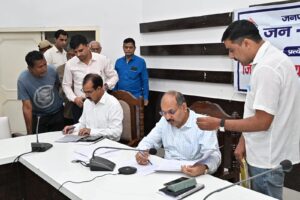 जनपद वासियों की समस्याओं का त्वरित निराकरण करने के लिए जिलाधियारी की जनपद में की गई अभिनव पहल