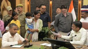 विधवा कनिष्का गर्ग का रू0 47230 हाउस टैक्स जिला प्रशासन ने करवाया जमा