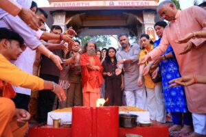 सिद्ध अभिनेता सुनील शेट्टी जी एवं उनकी धर्मपत्नी माना शेट्टी जी दर्शनार्थ आये परमार्थ निकेतन