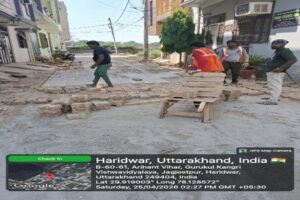 चारधाम यात्रा के दृष्टिगत सिवरेज के लिए खोदी गई सड़कों को त्वरित गति से ठीक करने के लिए दिन- रात किया जा रहा है निमार्ण कार्य