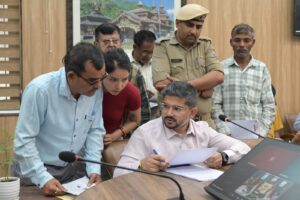 जनता दरबार में छलका बुजुर्ग का दर्द, पुत्र-पुत्रबधू पर उत्पीड़न का आरोप, वरिष्ठ नागरिक अधिनियम में कार्रवाई तय